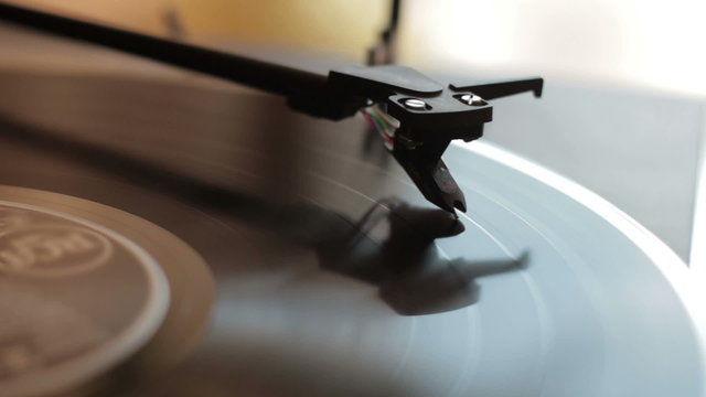 Vinyl Player is started automatically with the press of a button