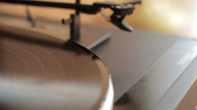 Vinyl Player is started automatically with the press of a button