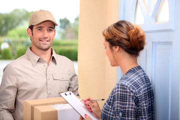 Obraz premium man delivering pallet