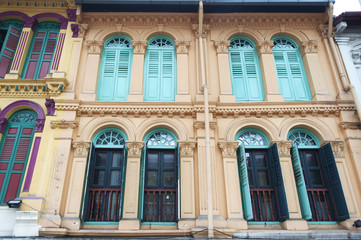 Fototapeta premium Exterior of old building in Singapore