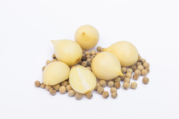 Single Bulb garlic cloves with pepper