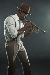 Black american jazz trumpet player. Vintage. Studio shot. - obrazy, fototapety, plakaty