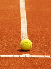 Tennisplatz Linie mit Ball 57 - 47914452