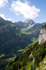 Fototapeta na wymiar Altmann i Seealpsee - Alpstein - Alpy - Szwajcaria