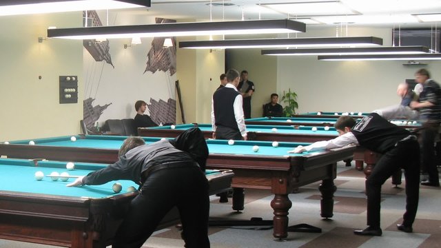 Many men take part in championship of Moscow on billiard sports