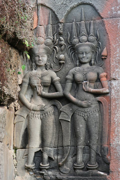Déesses sculptées à Angkor Wat