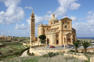 Fototapeta na wymiar Widok Ta Pinu Church (Gharb, St Mary, Malta)