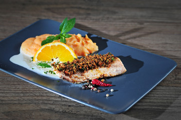 Lachsfilet mit Orange und Karotten-Kartoffelpüree