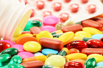 Composition with dietary supplement capsules and drug pills