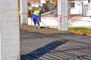 Ferralla, obrero de la construcción, hormigonar