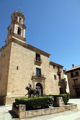 Fototapeta na wymiar El Carmen kościół i klasztor, Rubielos de Mora, Hiszpania