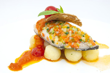 Запеченное филе рыбное на молодом картофеле