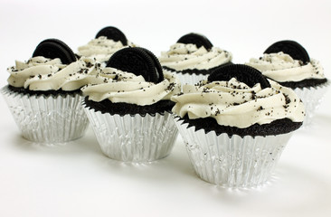 Jumbo Vegan Cookies n Cream Cupcakes