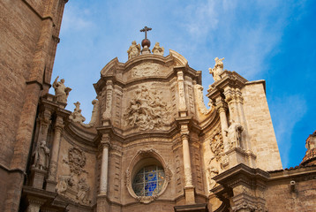 Fototapeta na wymiar Historyczne budynki z frontami koronki Hiszpania