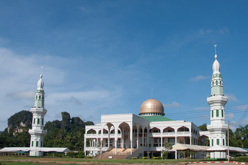 Fototapeta na wymiar Central Mosque of Krabi Province, thailand