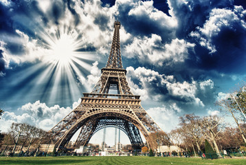Wonderful view of Eiffel Tower in all its magnificence - Paris