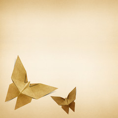 Papillon origami fabriqué à partir de papier recyclé
