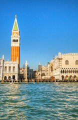 Fototapeta na wymiar San Marco square w Wenecja, Włochy, jak wynika z laguny