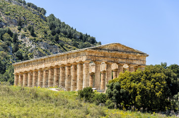 Fototapeta na wymiar Dorycki Temple at Segesta, Sycylia, Włochy