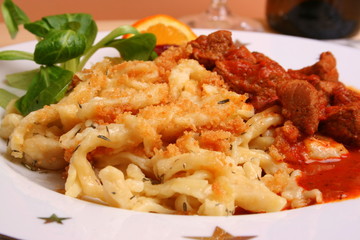 Hausgemacht Spätzle und Gulasch