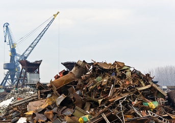 Cranes for recycling metallic waste