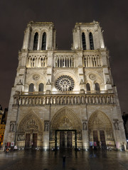 Fototapeta na wymiar Notre Dame w nocy, Paryż, Francja
