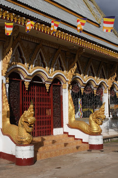 Dragons du temple de Vat Luang à Pakse