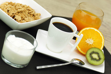 petit déjeuner équilibré sur table 3