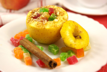 Baked apples with cinnamon