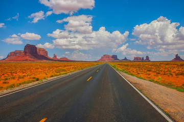 Fototapeta na wymiar Autostrada do Monument Valley