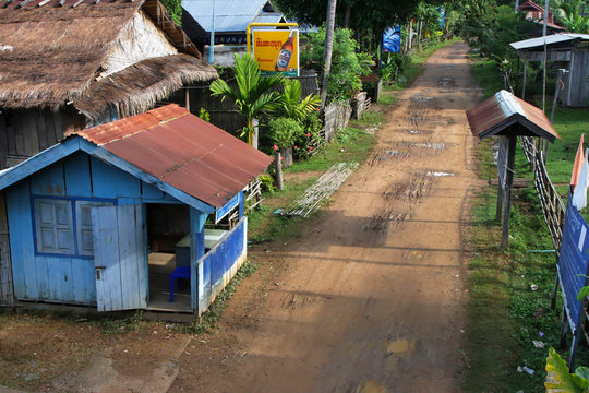 Rue de village sur l'île de Khone