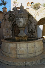 Fototapeta na wymiar Typowy Fountain, Saint-Paul-de-Vence, Prowansja