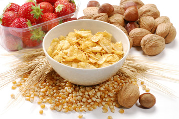 Desayuno ligero con cereal,nueces y fresas.