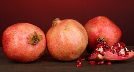 Fototapeta na wymiar Ripe pomegranates on red background