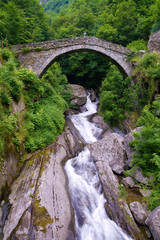 Ponte in pietra , Pontboset Valle d'Aosta