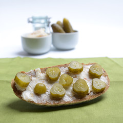 Fettbrot mit Gurke
