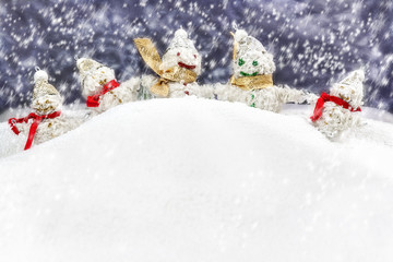Fototapeta na wymiar family is happy snowmen