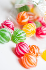 Fototapeta na wymiar okrągłe kolorowe cukierki