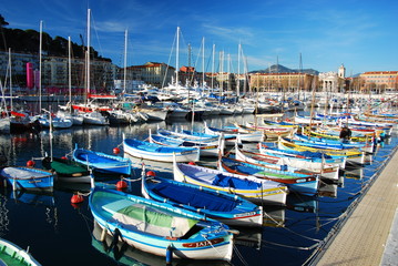 Obraz premium barques dans le port de Nice