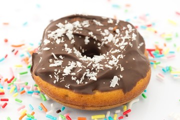 Donuts al cioccolato e cocco