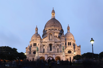 Fototapeta na wymiar Bazylika Sacre Coeur w wieczór, Paryż, Francja