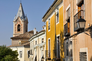 Fototapeta na wymiar Stare kolorowe fasady domów w Cuenca, Hiszpania