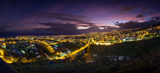 Ville de Saint-Denis &agrave; l'aube - La R&eacute;union