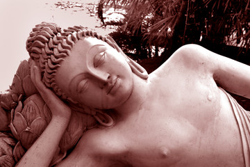 Buddha-Statue, liegend / S&uuml;dindien