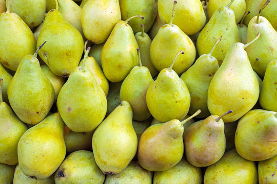 Pears at a market