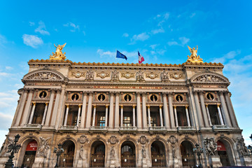 Fototapeta na wymiar Paryż: Opera Garnier