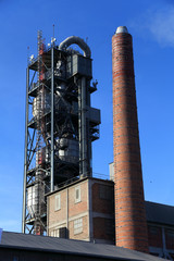 Komin w fabryce cementu w Opolu. - obrazy, fototapety, plakaty
