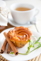 cupcake with cinnamon and a cup of green tea