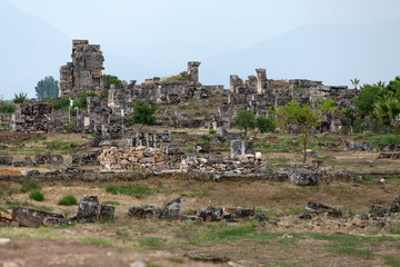 Fototapeta na wymiar Ruiny starożytnego miasta Hierapolis