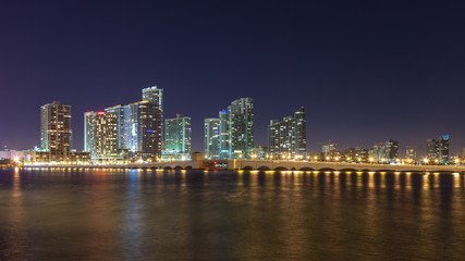 Fototapeta na wymiar Miami w nocy